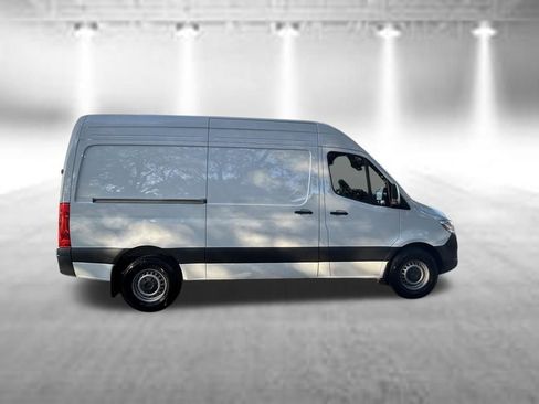 Used 2025 Mercedes-Benz Sprinter 2500 image 3