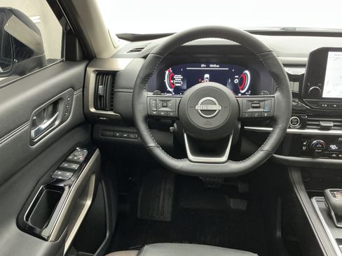 Used 2024 Nissan Pathfinder Platinum image 20