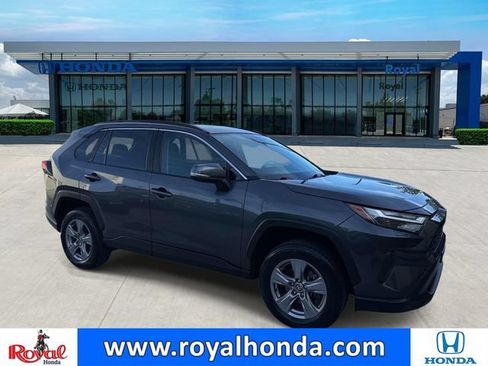 Used 2022 Toyota RAV4 XLE AWD/4WD image 1