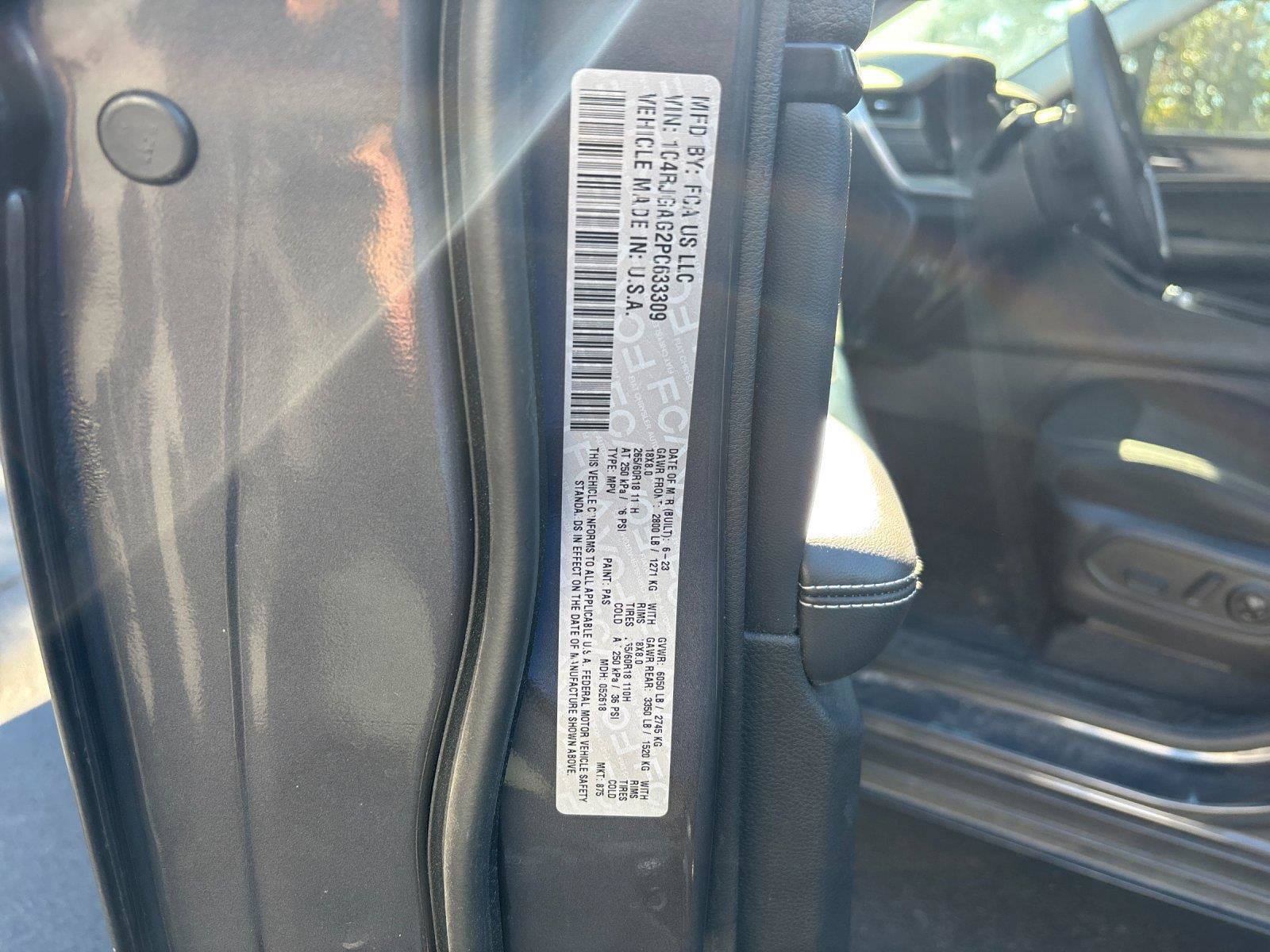 Used 2023 Jeep Grand Cherokee Laredo RWD image 11
