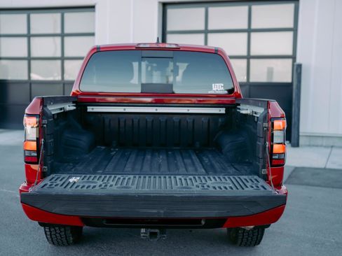 Used 2023 Nissan Frontier PRO-4X image 9