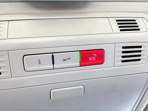 Used 2025 Volkswagen Jetta SE image 34