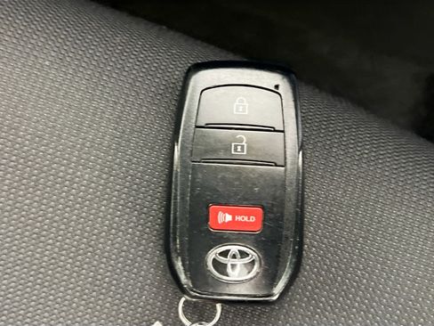 Used 2022 Toyota Corolla Cross LE image 35