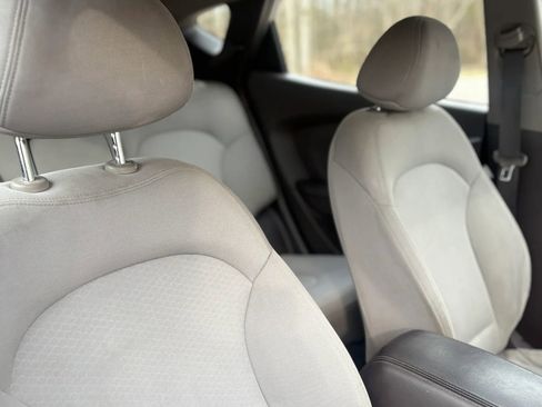 Used 2010 Hyundai Tucson GLS FWD image 19