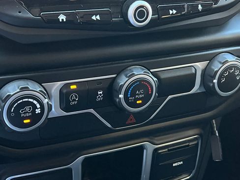 Used 2018 Jeep Wrangler Unlimited Sport AWD/4WD image 21