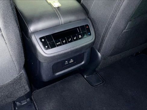 Used 2024 Nissan Pathfinder SV image 33