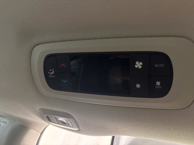 Used 2024 Chrysler Pacifica Limited FWD image 39