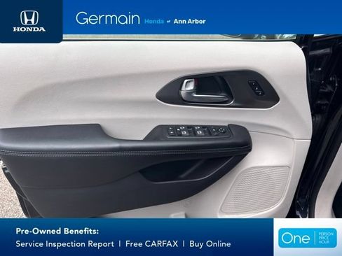 Used 2019 Chrysler Pacifica Limited FWD image 29