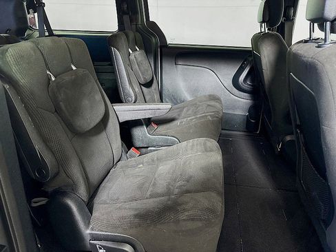 Used 2017 Dodge Grand Caravan SE image 26