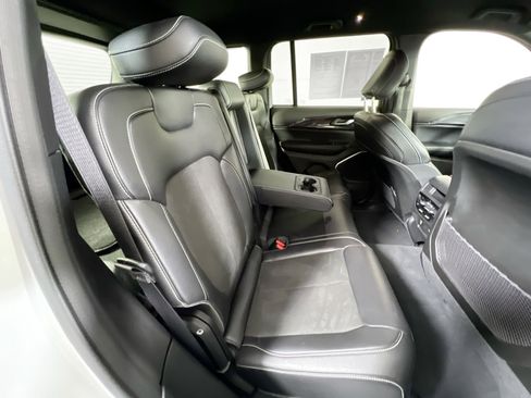 Used 2023 Jeep Grand Cherokee Altitude image 25