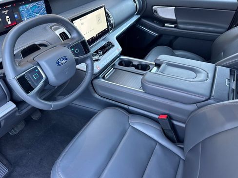 Used 2025 Ford Expedition Max Active AWD/4WD image 9