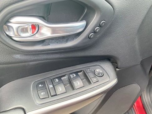 Used 2019 Jeep Cherokee Limited image 15