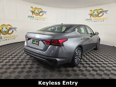 Used 2024 Nissan Altima 2.5 SV FWD image 9