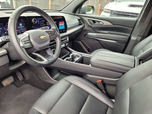 Used 2025 Chevrolet Traverse LT AWD/4WD image 10