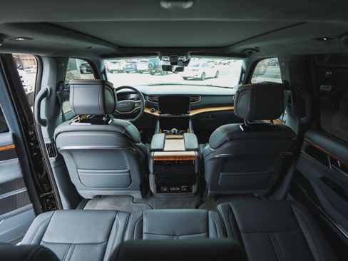 Used 2022 Jeep Grand Wagoneer Series II w/ Flexible Seating Group image 98