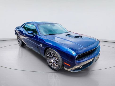 Used 2016 Dodge Challenger R/T RWD image 2