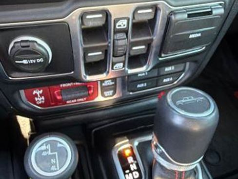 Used 2020 Jeep Gladiator Rubicon w/ Dual Top Group AWD/4WD image 8