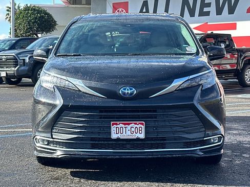 Used 2024 Toyota Sienna XLE image 7