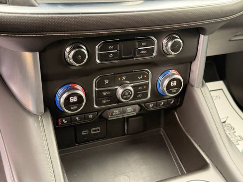 Used 2023 GMC Yukon SLT AWD/4WD image 20