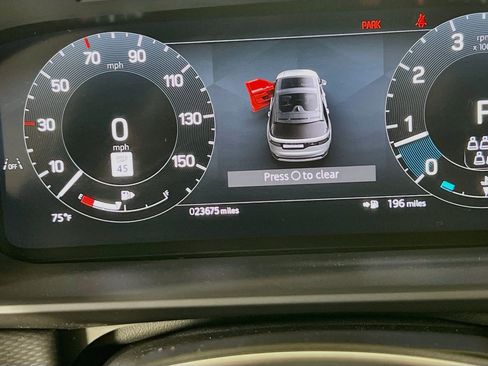 Used 2024 Land Rover Discovery Dynamic SE AWD/4WD image 12