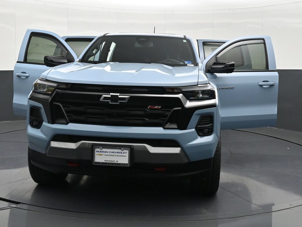 Used 2025 Chevrolet Colorado Z71 w/ Technology Package AWD/4WD image 45