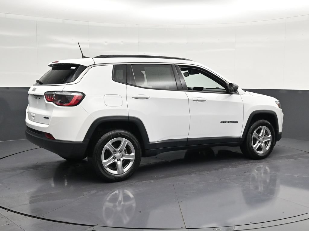 Used 2023 Jeep Compass Latitude AWD/4WD image 3