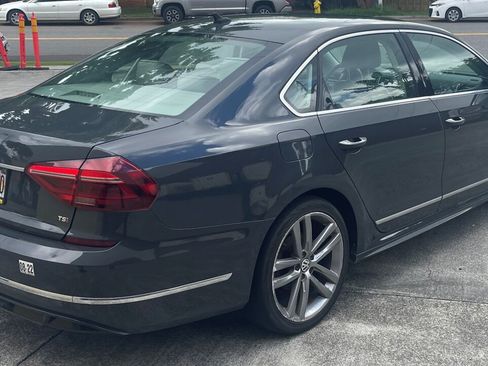 Used 2017 Volkswagen Passat 1.8T R-Line w/ R-Line Lighting Package FWD image 6