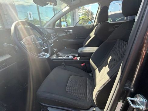 Used 2023 Kia Sportage LX AWD/4WD image 6