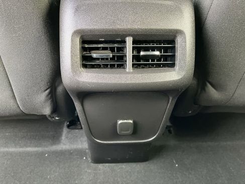 Used 2018 Chevrolet Equinox LT image 23