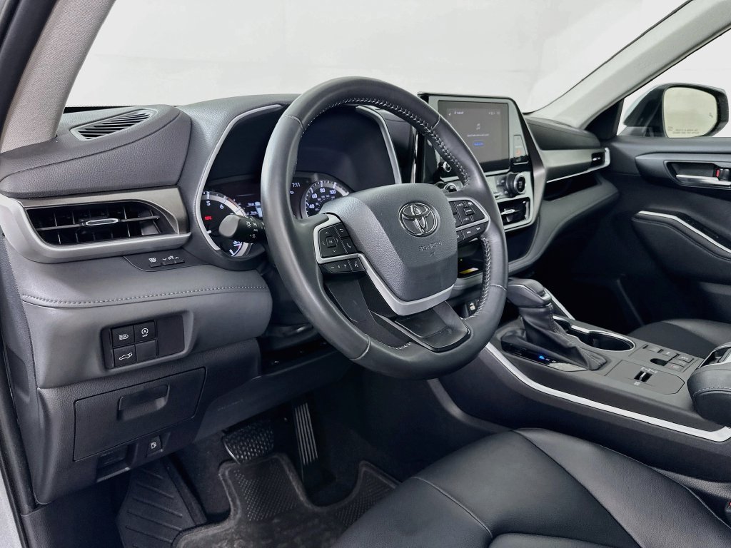 Used 2023 Toyota Highlander XLE FWD image 9