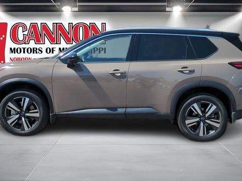Used 2025 Nissan Rogue SL w/ Tech Package AWD/4WD image 8