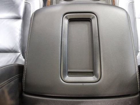 Used 2020 Chevrolet Suburban LT image 34