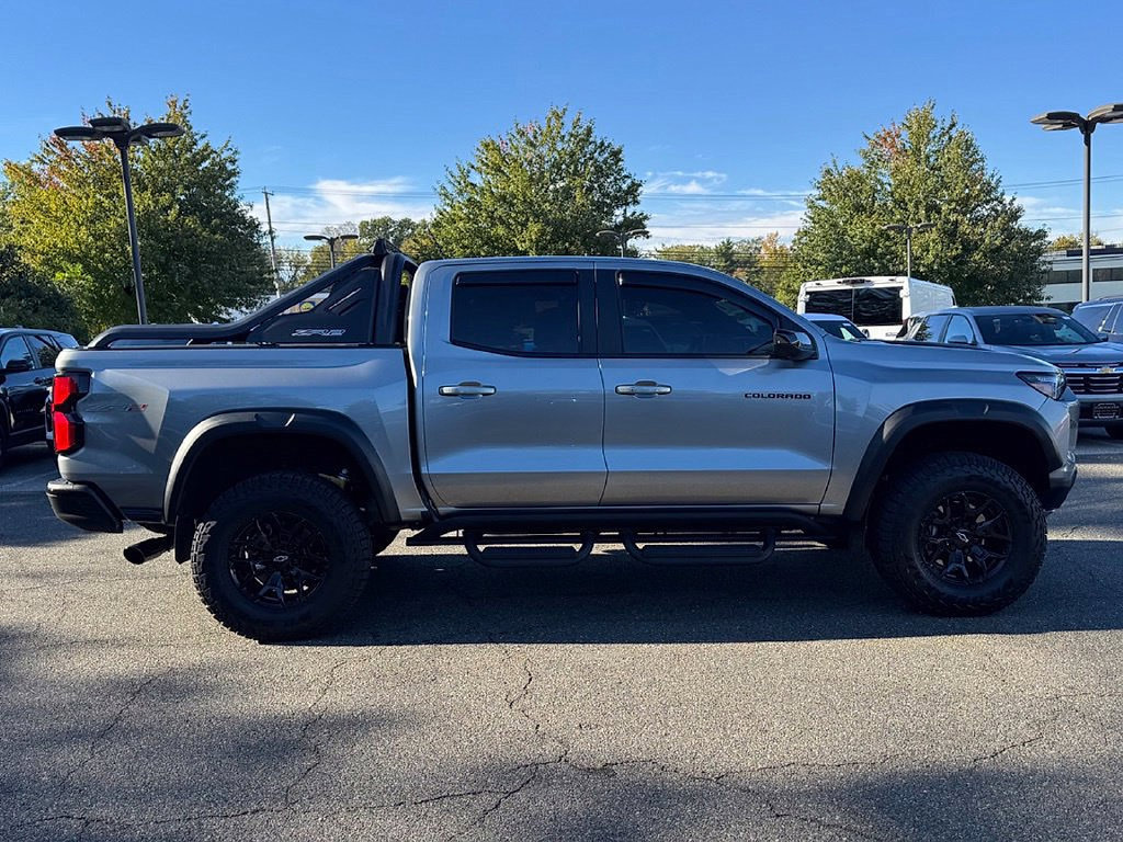 Certified 2026 Chevrolet Colorado ZR2 w/ Midnight Edition AWD/4WD image 9