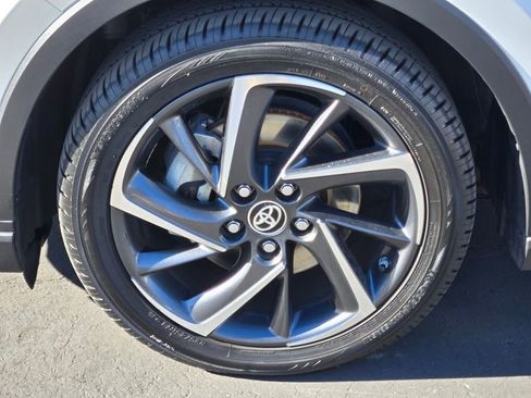 Used 2021 Toyota C-HR Limited image 9