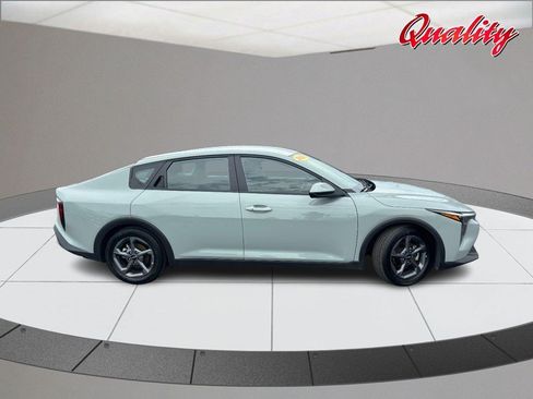 Used 2025 Kia K4 FWD image 2