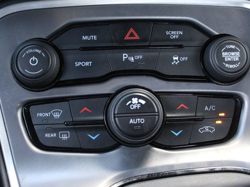 Used 2019 Dodge Challenger R/T w/ Driver Convenience Group RWD image 17