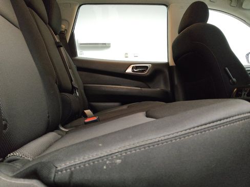 Used 2020 Nissan Pathfinder SV FWD image 19