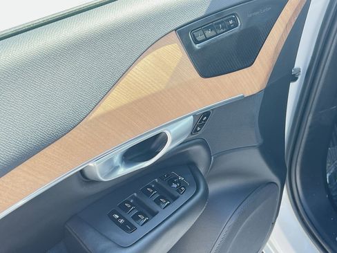 Certified 2024 Volvo XC90 B5 Plus w/ Protection Package Premier image 15