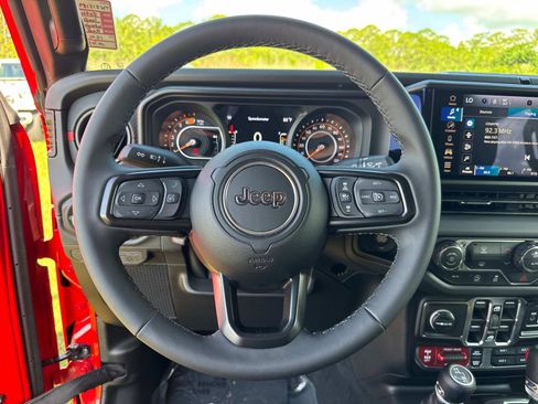 Certified 2026 Jeep Wrangler Unlimited Rubicon AWD/4WD image 27