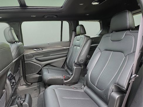 New 2025 Jeep Grand Cherokee L Limited w/ Luxury Tech Group II AWD/4WD image 11