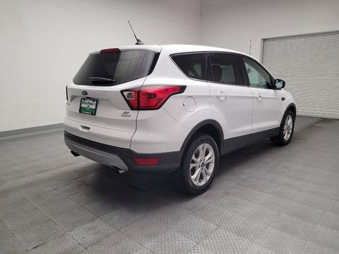 Used 2019 Ford Escape SE FWD image 9