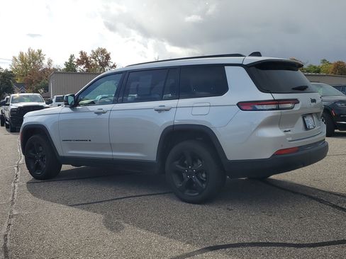 Used 2024 Jeep Grand Cherokee L Altitude image 4
