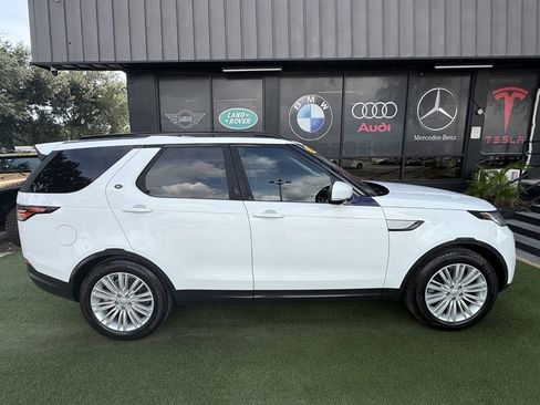 Used 2017 Land Rover Discovery HSE AWD/4WD image 8