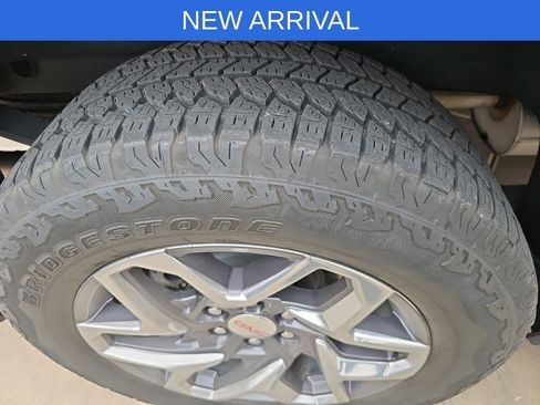 Used 2023 GMC Sierra 1500 SLT w/ SLT Premium Package AWD/4WD image 31