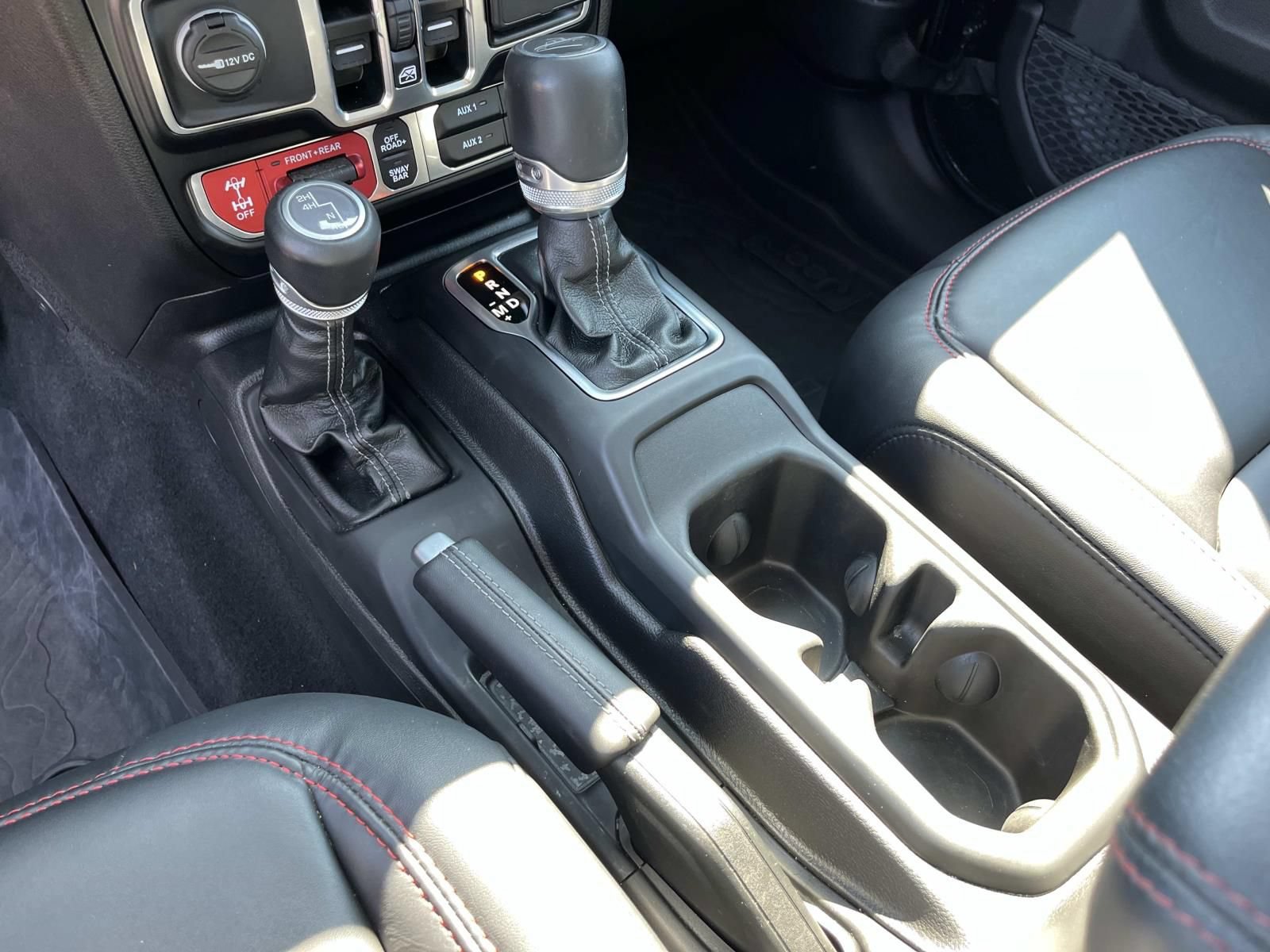 Used 2025 Jeep Gladiator Rubicon w/ Convenience Group AWD/4WD image 31