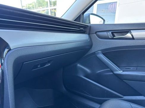 Used 2020 Volkswagen Passat 2.0T SE w/ Sunroof Package FWD image 17