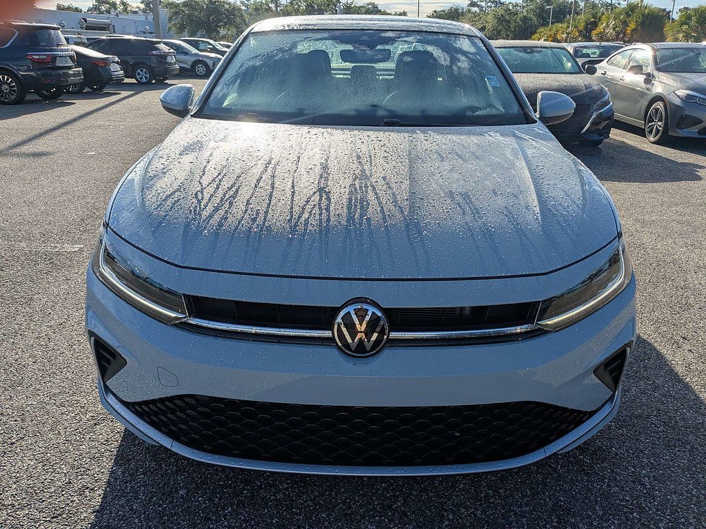Used 2025 Volkswagen Jetta SE w/ Sunroof Package FWD image 9