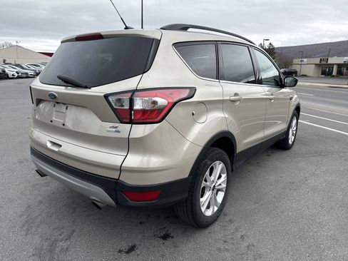 Used 2018 Ford Escape SE image 3