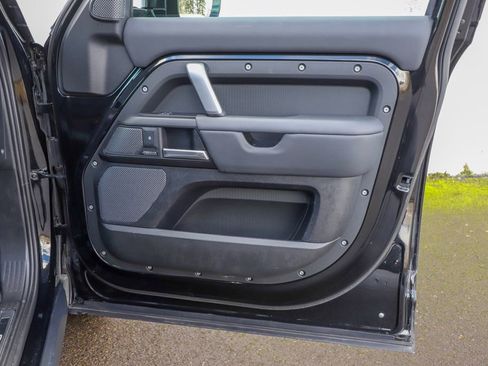 Used 2024 Land Rover Defender 110 V8 image 56