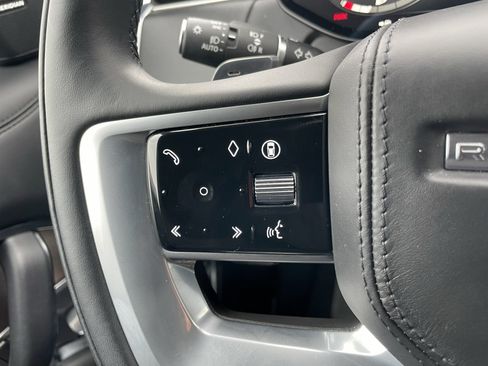 Certified 2025 Land Rover Range Rover SE image 23